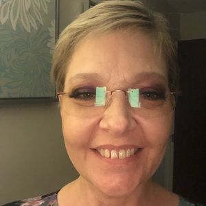 Meet your Posher, Jeannette